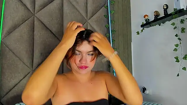 Snapshot of AbbyWathson chatting on December 18, 11:38 am AbbyWathson online show from December 18, 11:38 am