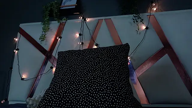 Snapshot of AbbyWathson chatting on February 17, 11:50 am AbbyWathson online show from February 17, 11:50 am