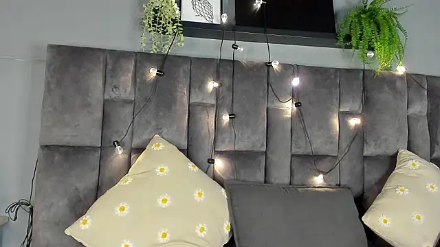 Snapshot of AbbyWathson chatting on February 28, 11:44 am AbbyWathson online show from February 28, 11:44 am