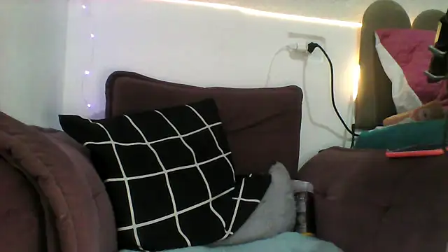 Snapshot of PollyCrush chatting on October 22, 11:37 pm PollyCrush online show from October 22, 11:37 pm