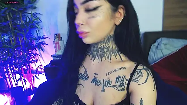 CreamyInkky  online show from April 15, 5:25 am