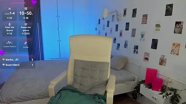 Snapshot of SashaSunlight chatting on March 1, 2:34 pm SashaSunlight online show from March 1, 2:34 pm