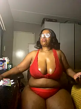 Snapshot of Nomthie chatting on October 25, 10:37 pm Nomthie online show from October 25, 10:37 pm