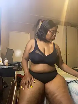 Snapshot of Nomthie chatting on October 31, 2:34 am Nomthie online show from October 31, 2:34 am