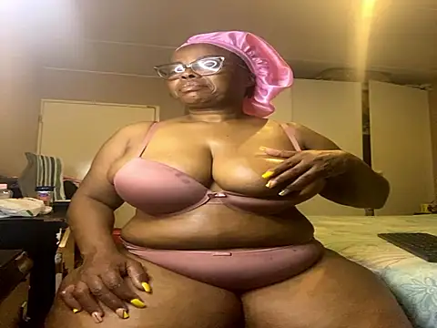 Snapshot of Nomthie chatting on November 12, 2:34 am Nomthie online show from November 12, 2:34 am