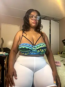 Snapshot of Nomthie chatting on November 29, 4:15 am Nomthie online show from November 29, 4:15 am