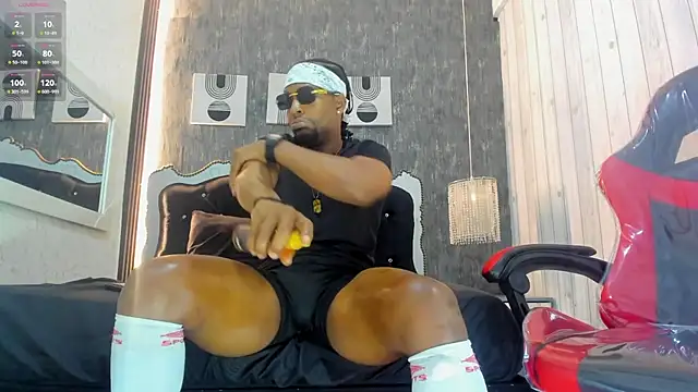 Snapshot of RicoBrown777_ chatting on January 30, 3:33 am RicoBrown777 online show from January 30, 3:33 am