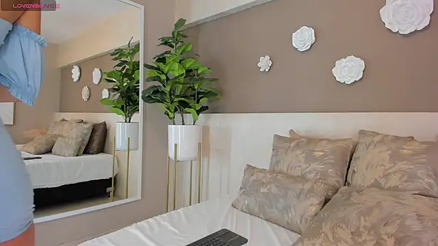 Snapshot of AylinMillerxs chatting on February 4, 8:06 pm AylinMillerxs online show from February 4, 8:06 pm