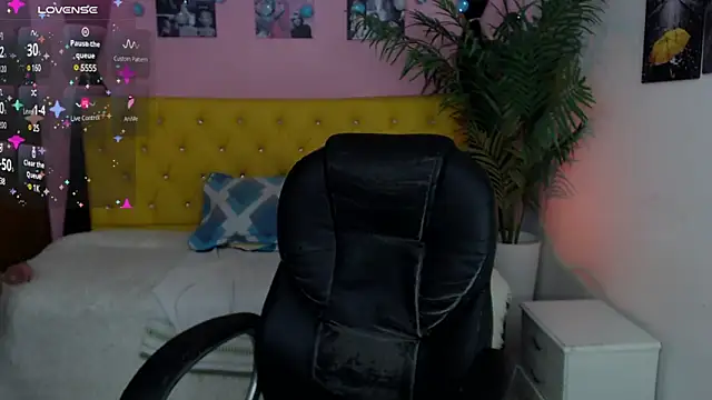 Snapshot of Aidan_twink chatting on March 11, 10:53 pm Aidan twink online show from March 11, 10:53 pm