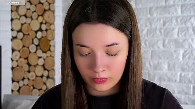 Snapshot of LowOncoming chatting on November 4, 2:10 am LowOncoming online show from November 4, 2:10 am