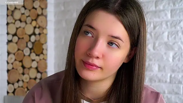 Snapshot of LowOncoming chatting on November 9, 2:10 am LowOncoming online show from November 9, 2:10 am