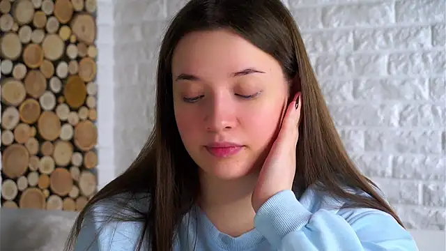 Snapshot of LowOncoming chatting on November 10, 2:10 am LowOncoming online show from November 10, 2:10 am