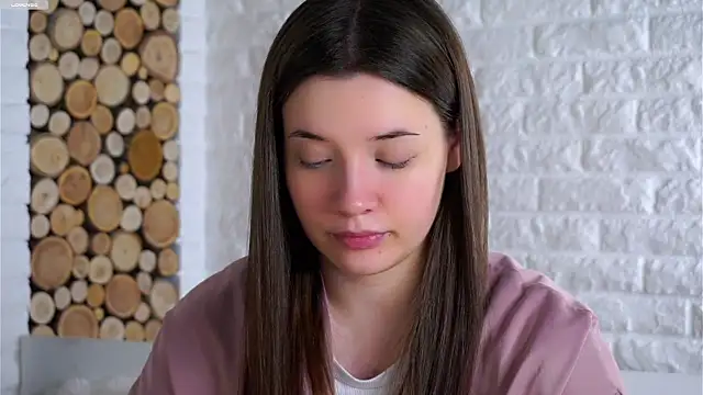 Snapshot of LowOncoming chatting on November 11, 2:11 am LowOncoming online show from November 11, 2:11 am