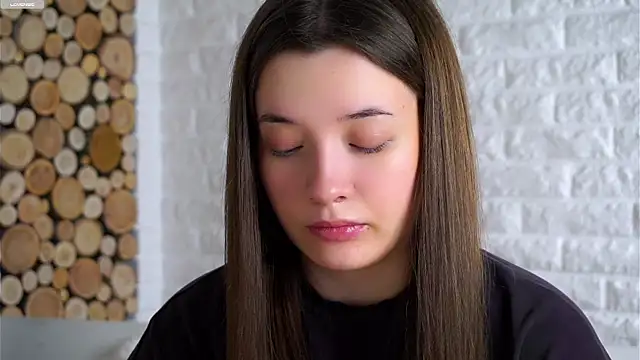 Snapshot of LowOncoming chatting on November 13, 3:05 am LowOncoming online show from November 13, 3:05 am