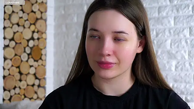 Snapshot of LowOncoming chatting on November 15, 2:09 am LowOncoming online show from November 15, 2:09 am