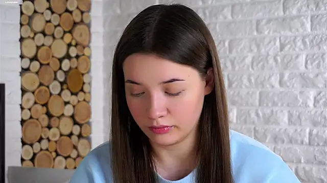 Snapshot of LowOncoming chatting on November 21, 2:10 am LowOncoming online show from November 21, 2:10 am