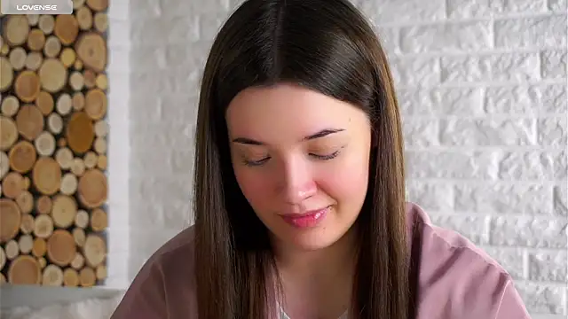 Snapshot of LowOncoming chatting on November 22, 2:10 am LowOncoming online show from November 22, 2:10 am