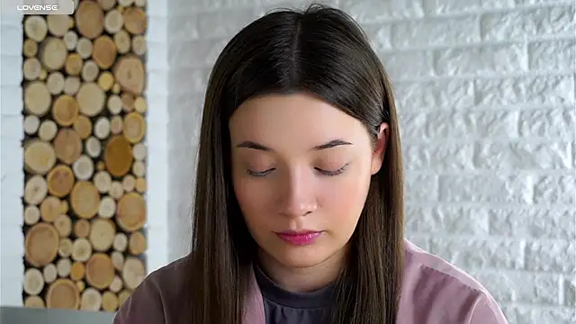 Snapshot of LowOncoming chatting on November 26, 3:18 am LowOncoming online show from November 26, 3:18 am