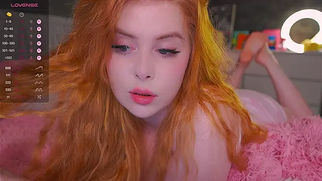 RedHotVixen0 online show from November 3, 11:59 pm