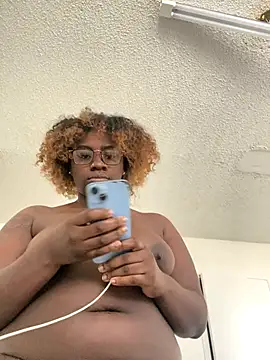 Snapshot of LillShayy chatting on November 6, 3:57 pm LillShayy online show from November 6, 3:57 pm