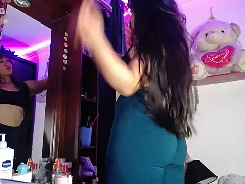 iam valery online show from December 5, 8:05 pm