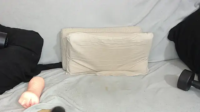 Snapshot of qustci-couple chatting on February 3, 12:15 am qustci-couple online show from February 3, 12:15 am