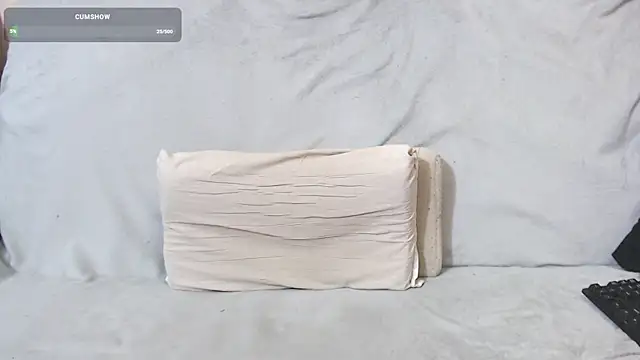 Snapshot of qustci-couple chatting on March 8, 2:01 am qustci-couple online show from March 8, 2:01 am