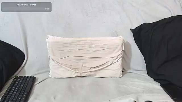 Snapshot of qustci-couple chatting on March 9, 8:42 pm qustci-couple online show from March 9, 8:42 pm