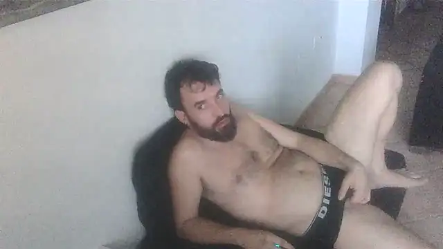 Snapshot of FJcouple chatting on January 8, 12:58 pm FJcouple online show from January 8, 12:58 pm