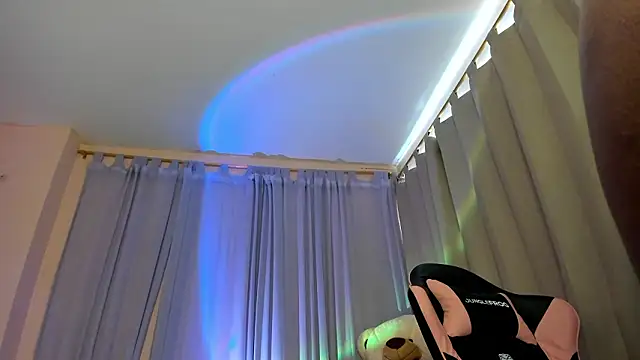  maiahairy  online show from February 22, 7:01 pm