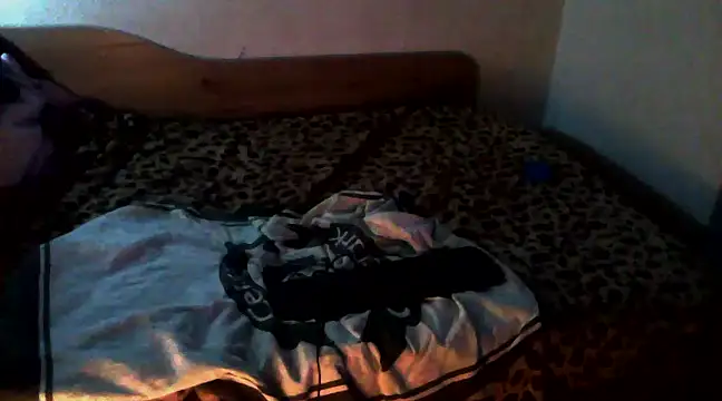 Snapshot of eblata04 chatting on January 5, 4:36 am eblata04 online show from January 5, 4:36 am