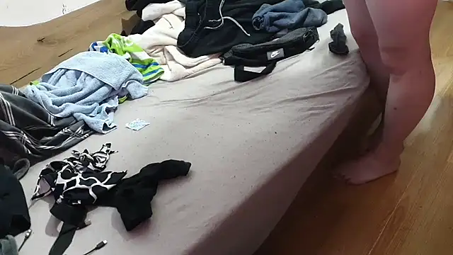 Snapshot of eblata04 chatting on October 19, 6:19 pm eblata04 online show from October 19, 6:19 pm