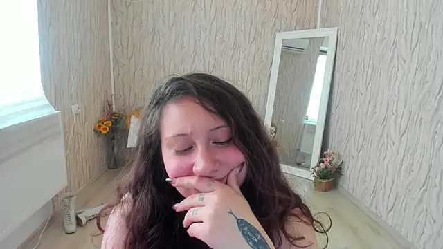 AishaRouhi online show from February 19, 6:33 am