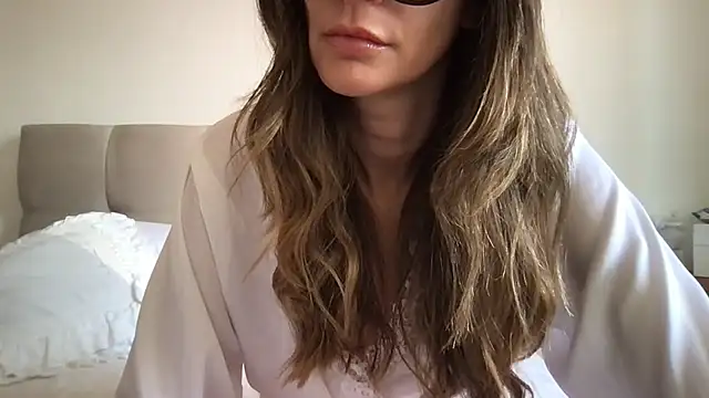 paolajonez online show from March 6, 12:41 pm