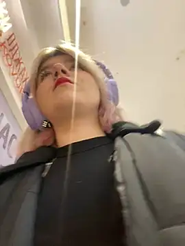 Snapshot of Baby__Naughty chatting on December 16, 11:12 am Baby Naughty online show from December 16, 11:12 am