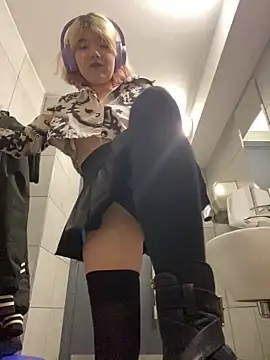 Snapshot of Baby__Naughty chatting on March 21, 8:17 am Baby Naughty online show from March 21, 8:17 am