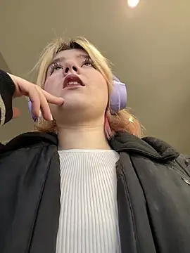 Snapshot of Baby__Naughty chatting on March 23, 9:10 am Baby Naughty online show from March 23, 9:10 am