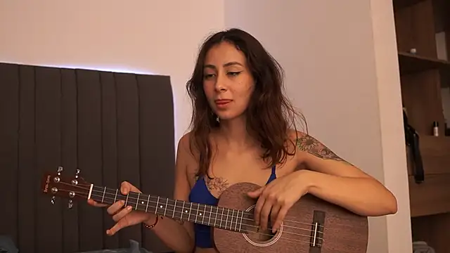 Snapshot of juanasnz99 chatting on February 3, 6:45 am juanasnz99 online show from February 3, 6:45 am