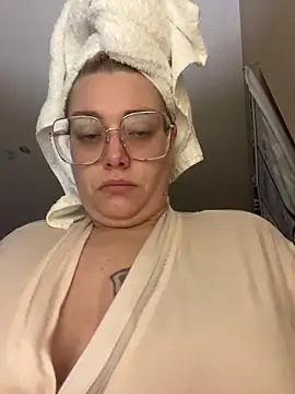 Lalalynn online show from March 25, 2:23 pm