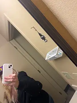 Lalalynn online show from April 6, 1:36 am