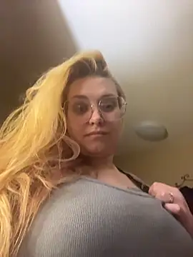 Lalalynn online show from April 14, 2:06 am