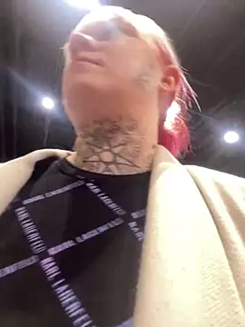 Snapshot of poussichienne chatting on December 20, 2:16 pm poussichienne online show from December 20, 2:16 pm