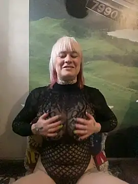 Snapshot of poussichienne chatting on January 22, 8:29 am poussichienne online show from January 22, 8:29 am