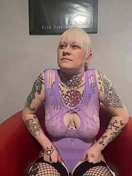 Snapshot of poussichienne chatting on February 19, 1:50 pm poussichienne online show from February 19, 1:50 pm