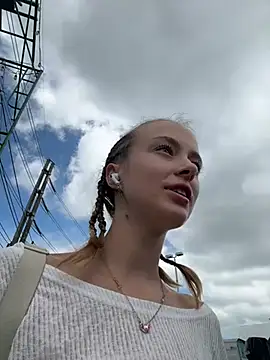 Snapshot of enjoy_my_beauty chatting on December 22, 5:12 am enjoy my beauty online show from December 22, 5:12 am