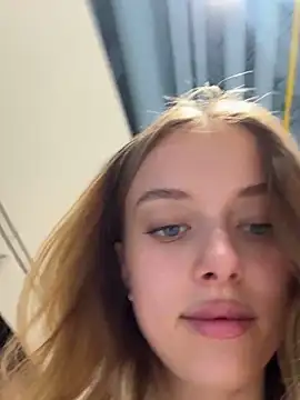 Snapshot of enjoy_my_beauty chatting on January 4, 5:16 am enjoy my beauty online show from January 4, 5:16 am