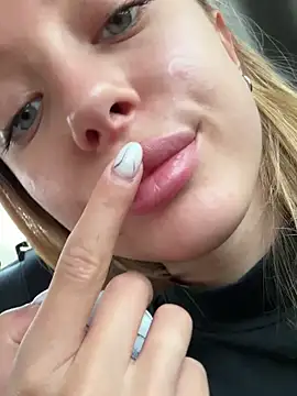 Snapshot of enjoy_my_beauty chatting on February 3, 4:46 am enjoy my beauty online show from February 3, 4:46 am