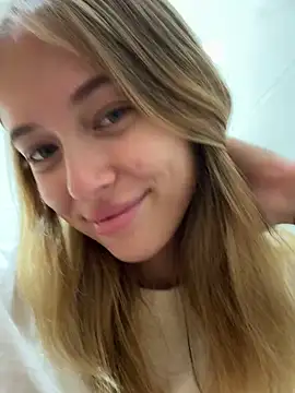 Snapshot of enjoy_my_beauty chatting on February 9, 4:36 am enjoy my beauty online show from February 9, 4:36 am