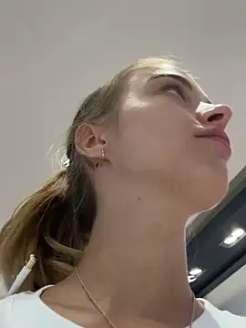 Snapshot of enjoy_my_beauty chatting on February 12, 7:34 am enjoy my beauty online show from February 12, 7:34 am