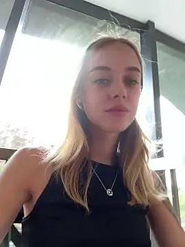 Snapshot of enjoy_my_beauty chatting on February 17, 4:20 am enjoy my beauty online show from February 17, 4:20 am